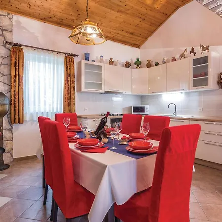 Holiday Home Privlaka V Semesterbostad