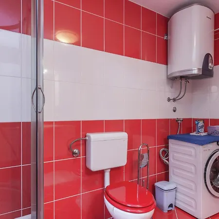 2 Bedroom Stunning Home In Privlaka Holiday home