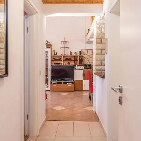 2 Bedroom Stunning Home In Privlaka *