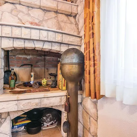 2 Bedroom Stunning Home In Privlaka